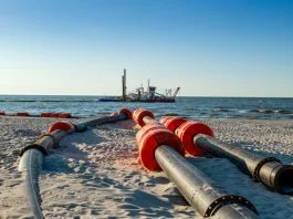 Reducing Risk in Marine and Dredging Projects with Pipe Floats