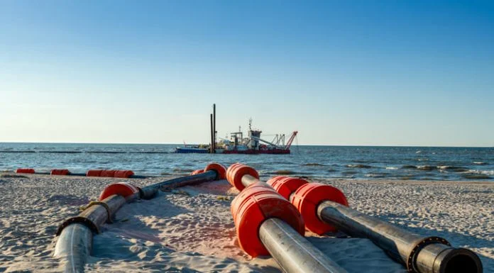 Reducing Risk in Marine and Dredging Projects with Pipe Floats Reducing Risk in Marine and Dredging Projects with Pipe Floats