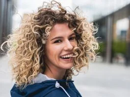 Beginner-Friendly Curls: Isee Hair Curly Wig vs. Glueless Curly Wig Options Portrait of a young woman with curly hair