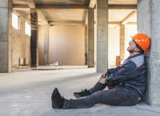 How Workers’ Compensation Lawyers Assist in Filing Claims Construction worker suffered a leg injury