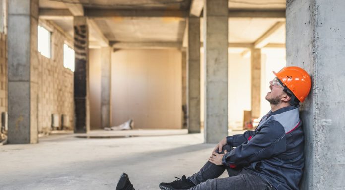 How Workers’ Compensation Lawyers Assist in Filing Claims Construction worker suffered a leg injury