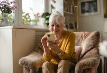 Why Many Adults Feel Comfortable Returning to Dating with Meetheage Old lady enjoying dating app using Meetheage