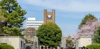 How Do 200-Year-Old Institutions Innovate? The Example of Business Schools business school innovation