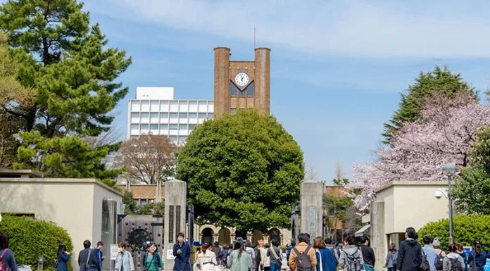 How Do 200-Year-Old Institutions Innovate? The Example of Business Schools business school innovation