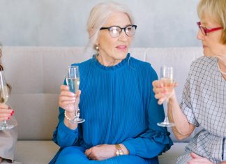 Decoding Jewelry Trends Among Older Women Jewelry trends - Elderly women