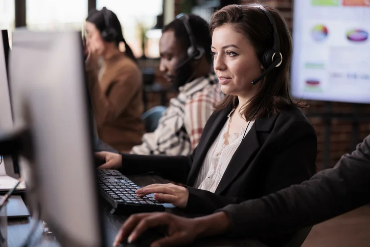 Customer Support: 6 Reasons to Outsource It 