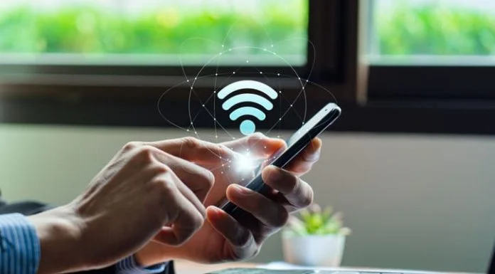 Wifi internet access concept, Business people connect WiFi technology. connect instantly via smartphone and high-speed hotspot on Gigstreem.