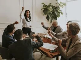 How to Lead With M.A.G.I.C.: The Framework Redefining Confidence, Clarity and Culture Businesswoman motivating her team members and leading the team with confidence