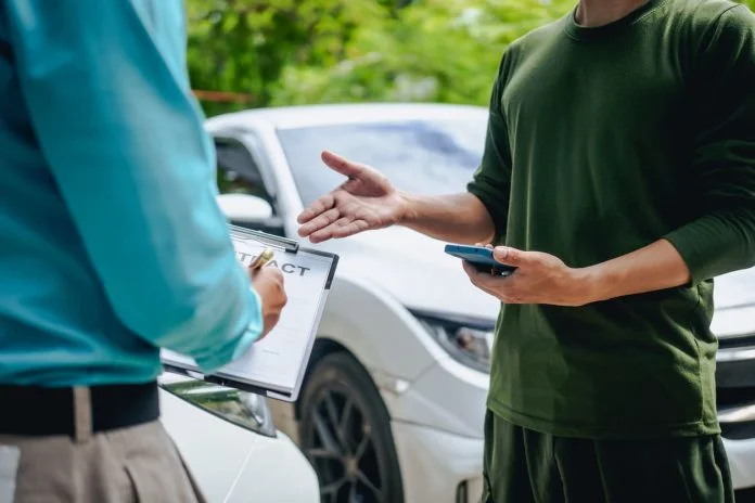 iStock-2188848530 (1) Car Accident Settlement Loan - car insurance agent