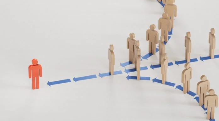 Following the leader.Marketing and communication, Reach vs. Credibility in B2B marketing concept.