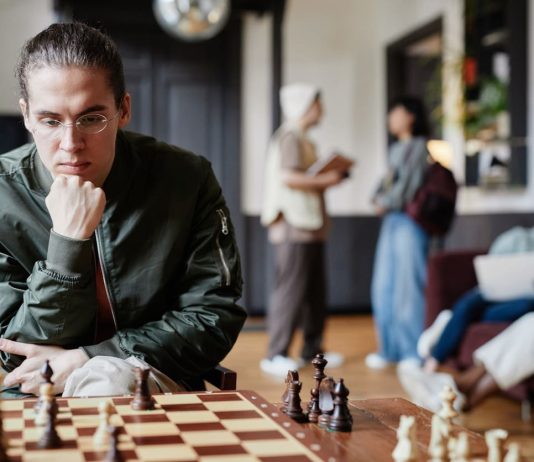 How to Stay Calm in Chess Tournaments How to Stay Calm in Chess Tournaments - playing chess