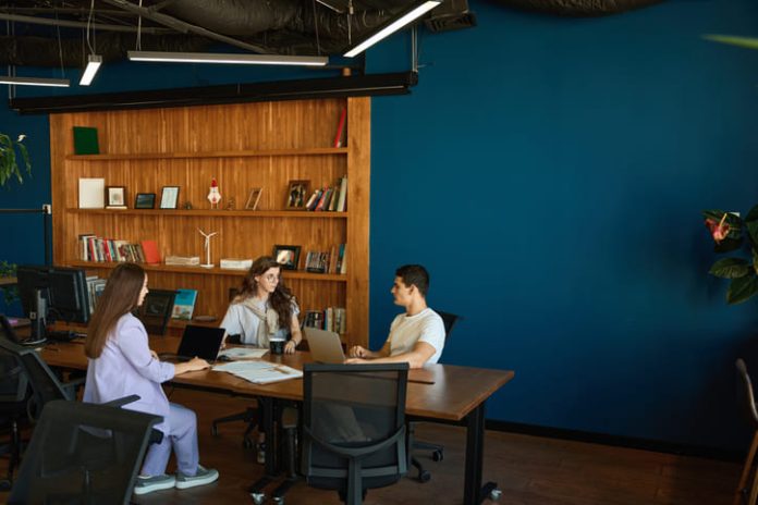 iStock-1432674903 (1) hybrid work economics