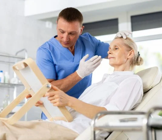 Juvederm Voluma - discussing with male docto