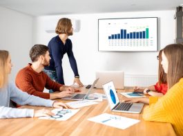 François Lamoureux leading the meeting on company's revenue