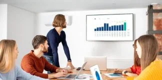 François Lamoureux leading the meeting on company's revenue