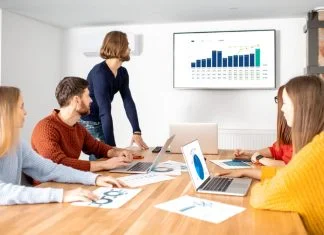 François Lamoureux leading the meeting on company's revenue