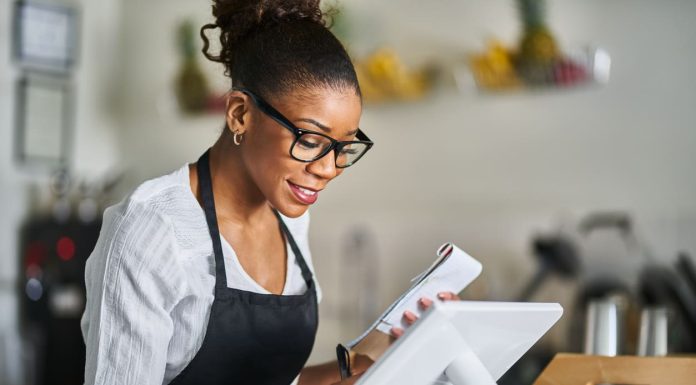 Best Restaurant POS Systems - assistant placing order