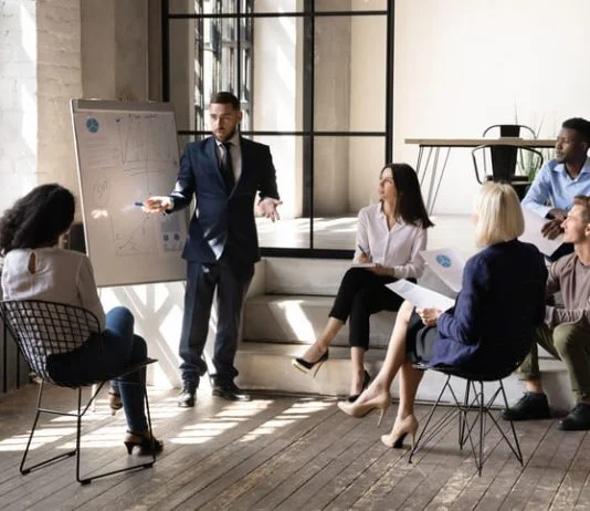 Why Traditional Sales Training Fails Modern B2B Businesses and What to Change Sales training in B2B business