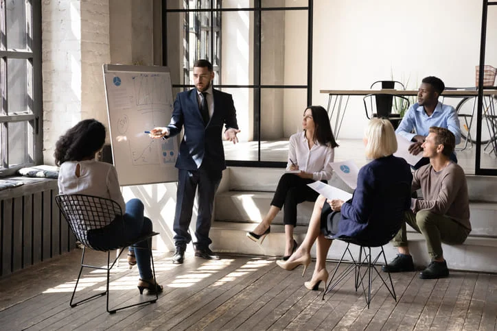 Why Traditional Sales Training Fails Modern B2B Businesses and What to Change Abstract