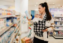 mom buying Organic Baby Formula in retails store