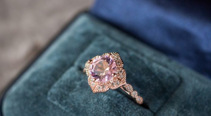 Fairy Engagement Rings With Unique Details luxury Fairy Engagement Ring in jewelry gift box