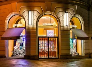 The Luxury Paradox: When Heritage Meets Uncertainty luxury industry trends