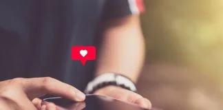 Datingriviera Review - smart phone with heart icon
