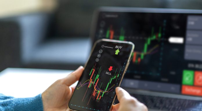 How Evaluation Rules Shape Your Mindset in Futures Prop Trading Successful of trader use phone and laptop prop trading stock exchange graph money