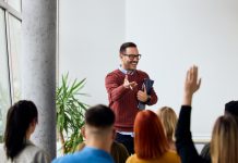 Why a Successful Leader is an Engaging Storyteller Successful Leader is an Engaging Storyteller