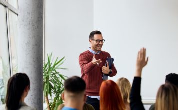 Successful Leader is an Engaging Storyteller. Leadership storytelling concept