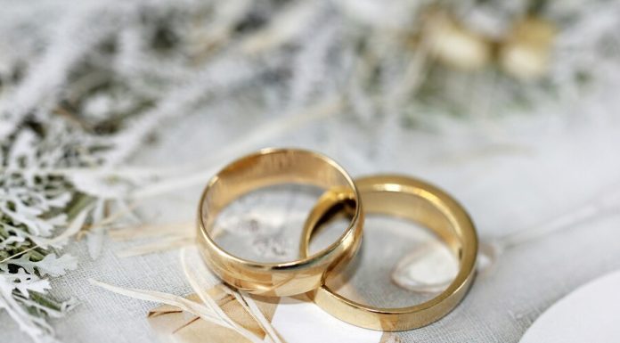 Gold wedding bands for marriage