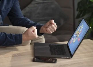 player playing in igaming