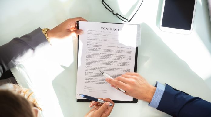 How Legal Departments Can Use Contract Analytics to Reduce Enterprise Risk Contract Analytics Helps - Contract Paper