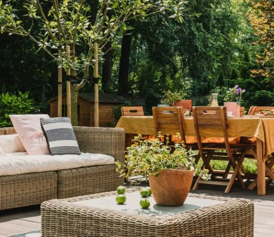 Why Outdoor Dining Sets are Defining the British Summer? Outdoor dining set