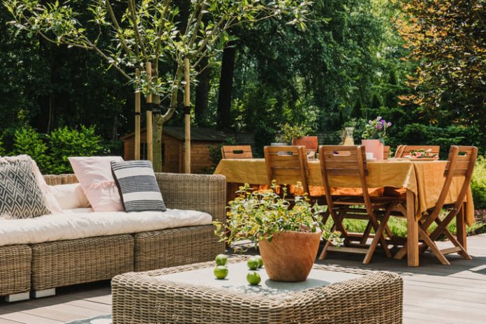 Outdoor dining set