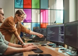 Caucasian Woman Offers New Features, Helps Fixing Bugs in CMS Platforms.