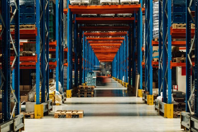 iStock-2223734020 (1) (1) 3PL Europe Helps Brands - warehouse with goods