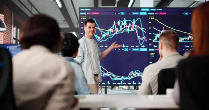 iStock-2230296013 (1) professor teaching Stock Market Courses