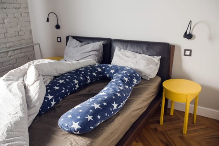 iStock-938664424 (1) U-Shaped pillow