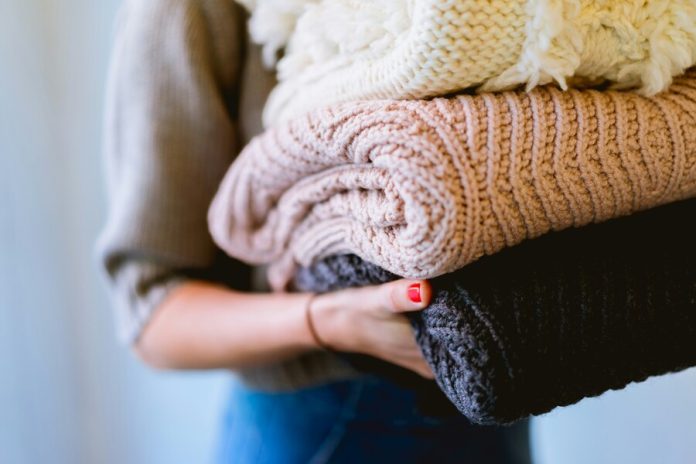 dan-gold-aJN-jjFLyCU-unsplash (1) (1) knitted blankets made in Soane Materials
