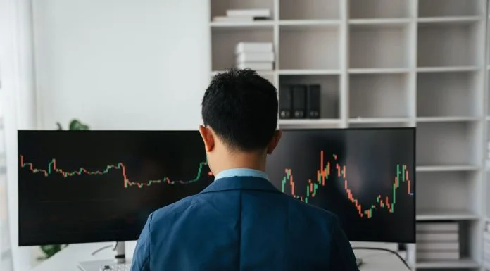 What Should Traders Know Before Joining a Prop Firm? Traders joining a prop firm