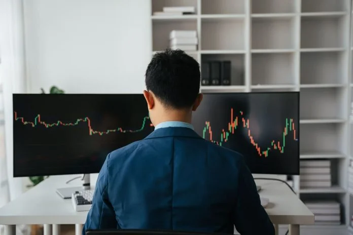 iStock-1567568937 (1) Traders joining a prop firm