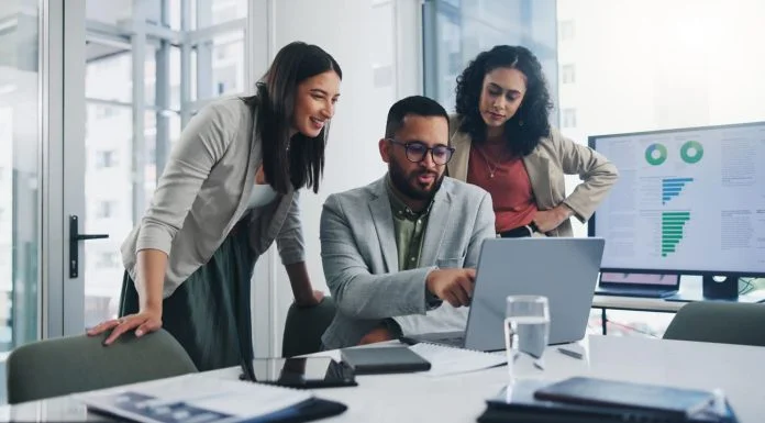 The Quiet Advantage of Companies Whose Experts Are Visible Quiet Advantage of Companies - Teamwork, meeting