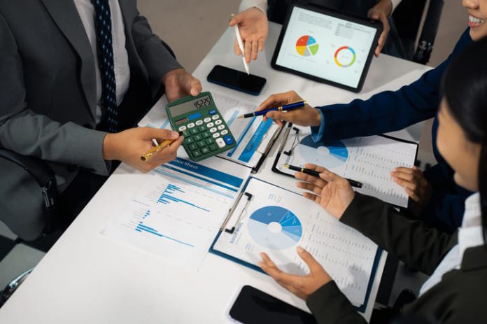 Growing Businesses Pay a Mixed Workforce