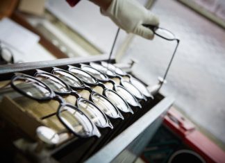 How British Eyewear Manufacturing Is Evolving? British Eyewear Manufacturing - Eye glasses