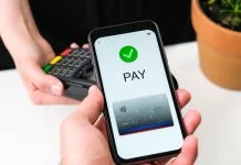 Payment Infrastructure For US Companies Expanding Globally Global Payment Infrastructure - Customer paying bill