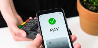 Payment Infrastructure For US Companies Expanding Globally Global Payment Infrastructure - Customer paying bill