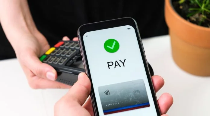 Payment Infrastructure For US Companies Expanding Globally Global Payment Infrastructure - Customer paying bill