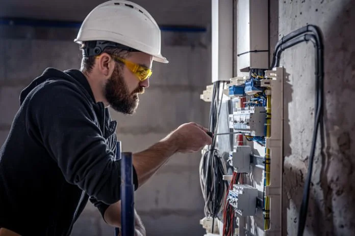 iStock-1352218984 (1) Industrial Conductor, industrial electrical installation
