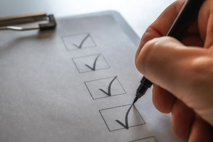 iStock-1459262795 (1) A US Citizen Living in Europe - ticked off checklist